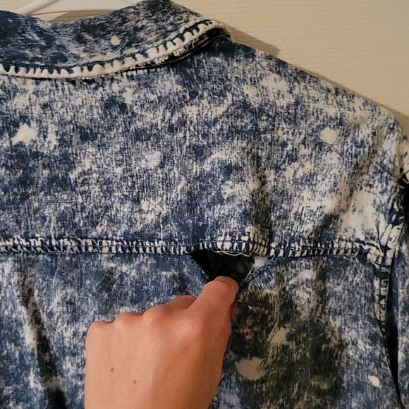 Urban Outfitters acid wash button up. Size L - Picture 4 of 4